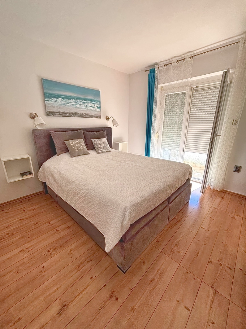 Krk, appartamento duplex con tre camere da letto e vista mare!