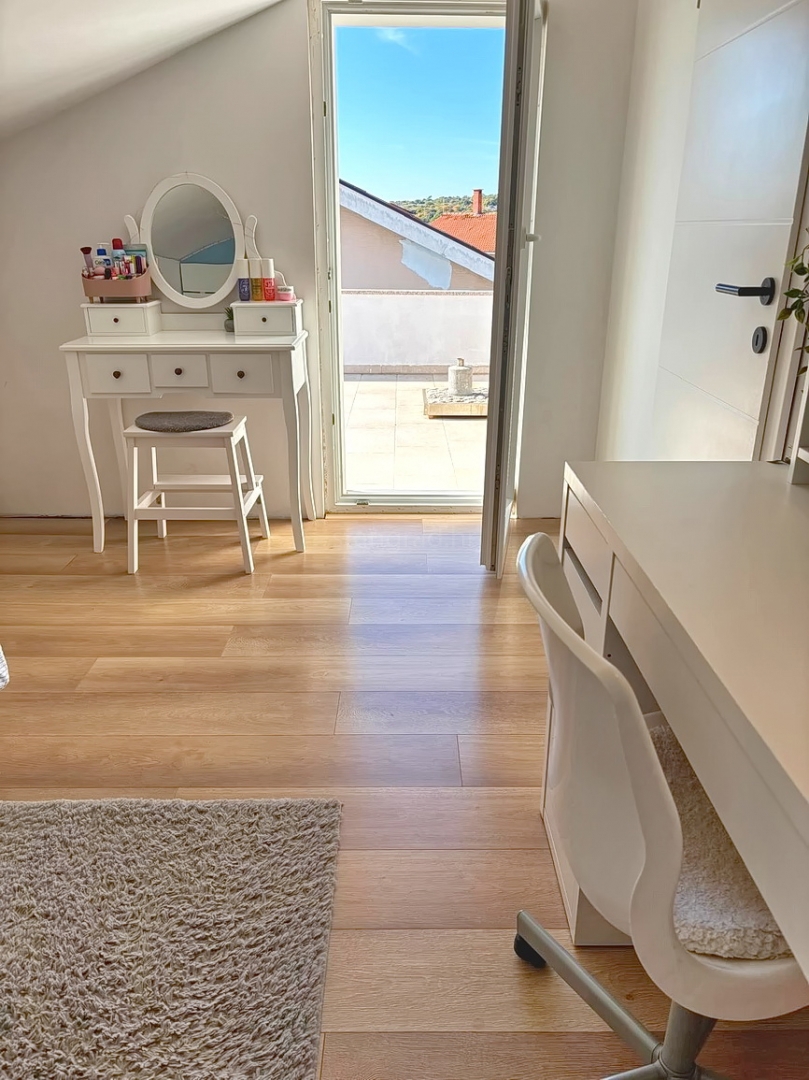 Krk, appartamento duplex con tre camere da letto e vista mare!