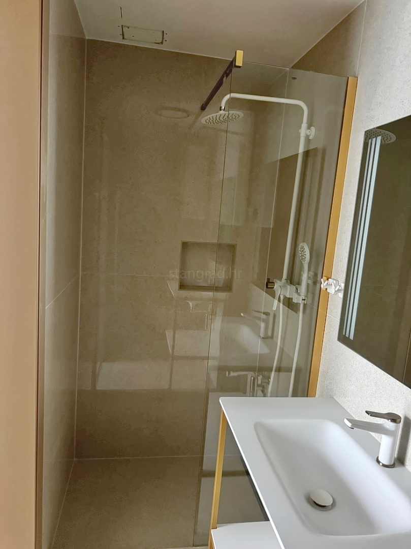 Crikvenica, appartamento con una camera da letto in un edificio dal design moderno!