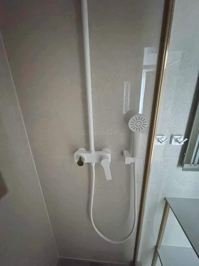 Crikvenica, appartamento con una camera da letto in un edificio dal design moderno!