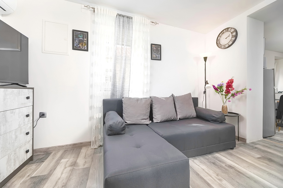 Punat, casa in pietra con due monolocali vicino al mare!