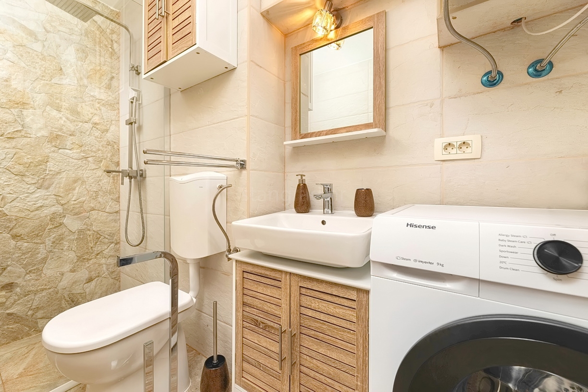 Punat, casa in pietra con due monolocali vicino al mare!