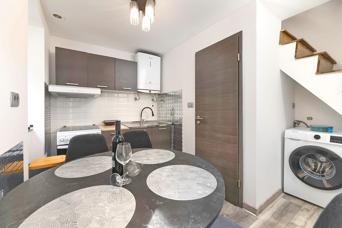 Punat, casa in pietra con due monolocali vicino al mare!