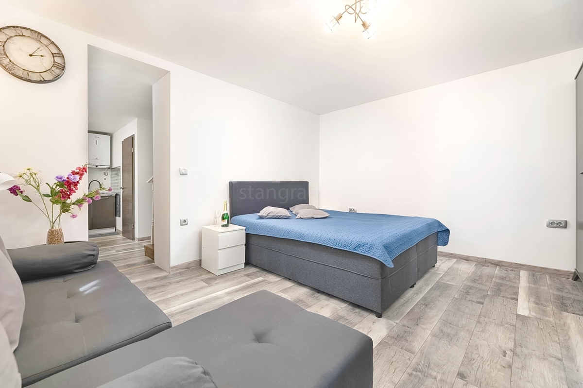 Punat, casa in pietra con due monolocali vicino al mare!