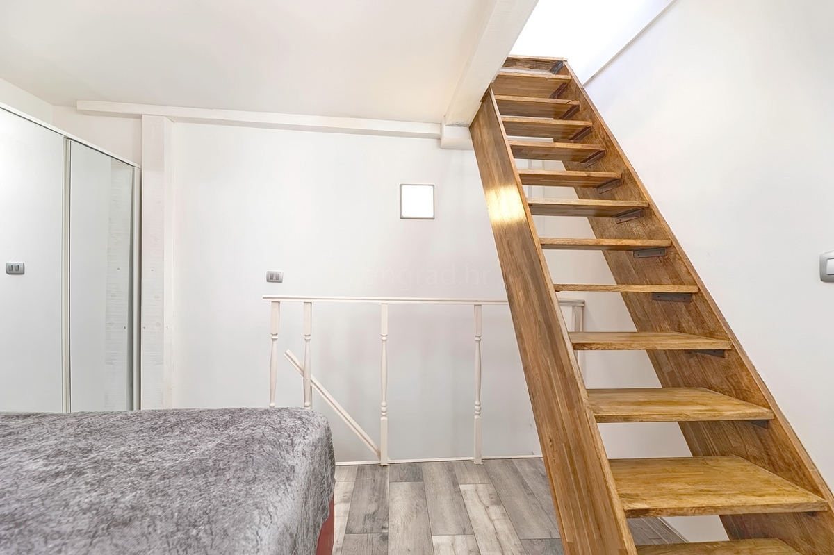 Punat, casa in pietra con due monolocali vicino al mare!