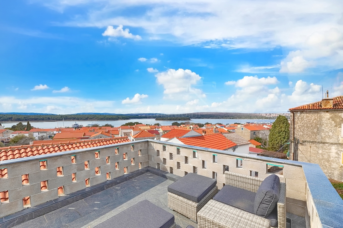 Punat, casa in pietra con due monolocali vicino al mare!