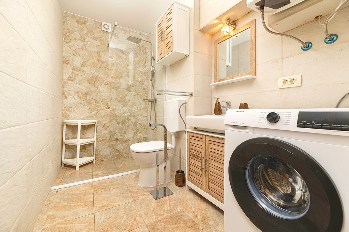 Punat, casa in pietra con due monolocali vicino al mare!