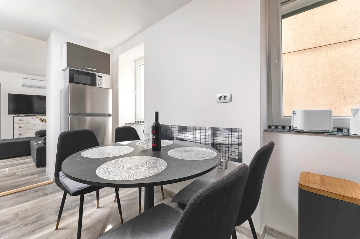 Punat, casa in pietra con due monolocali vicino al mare!