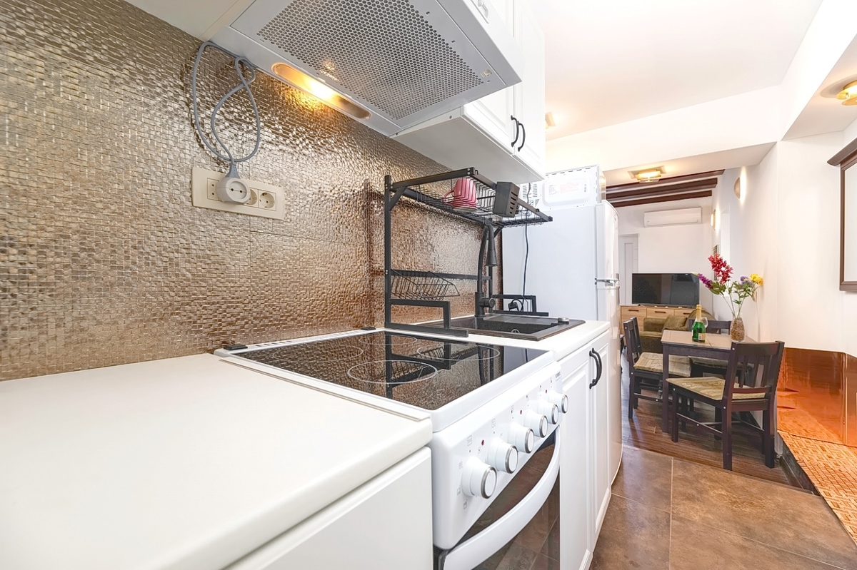 Punat, casa in pietra con due monolocali vicino al mare!