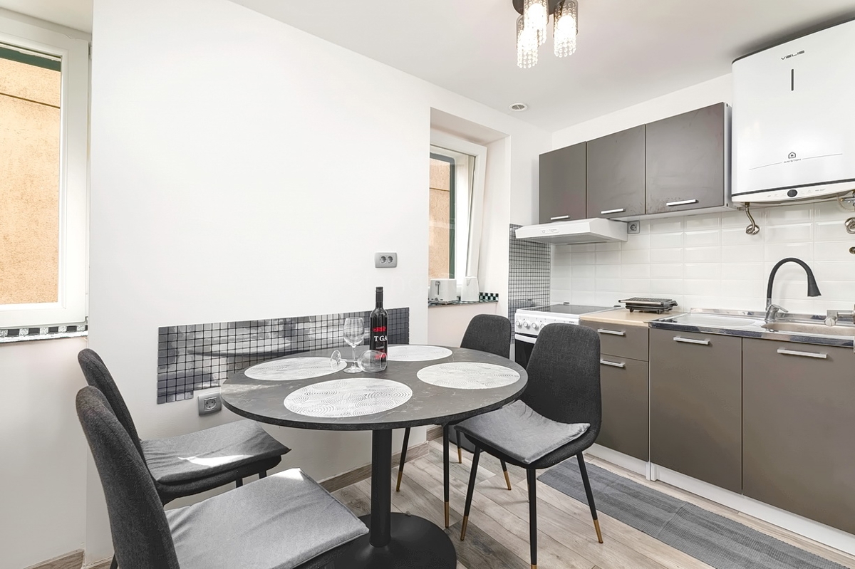 Punat, casa in pietra con due monolocali vicino al mare!