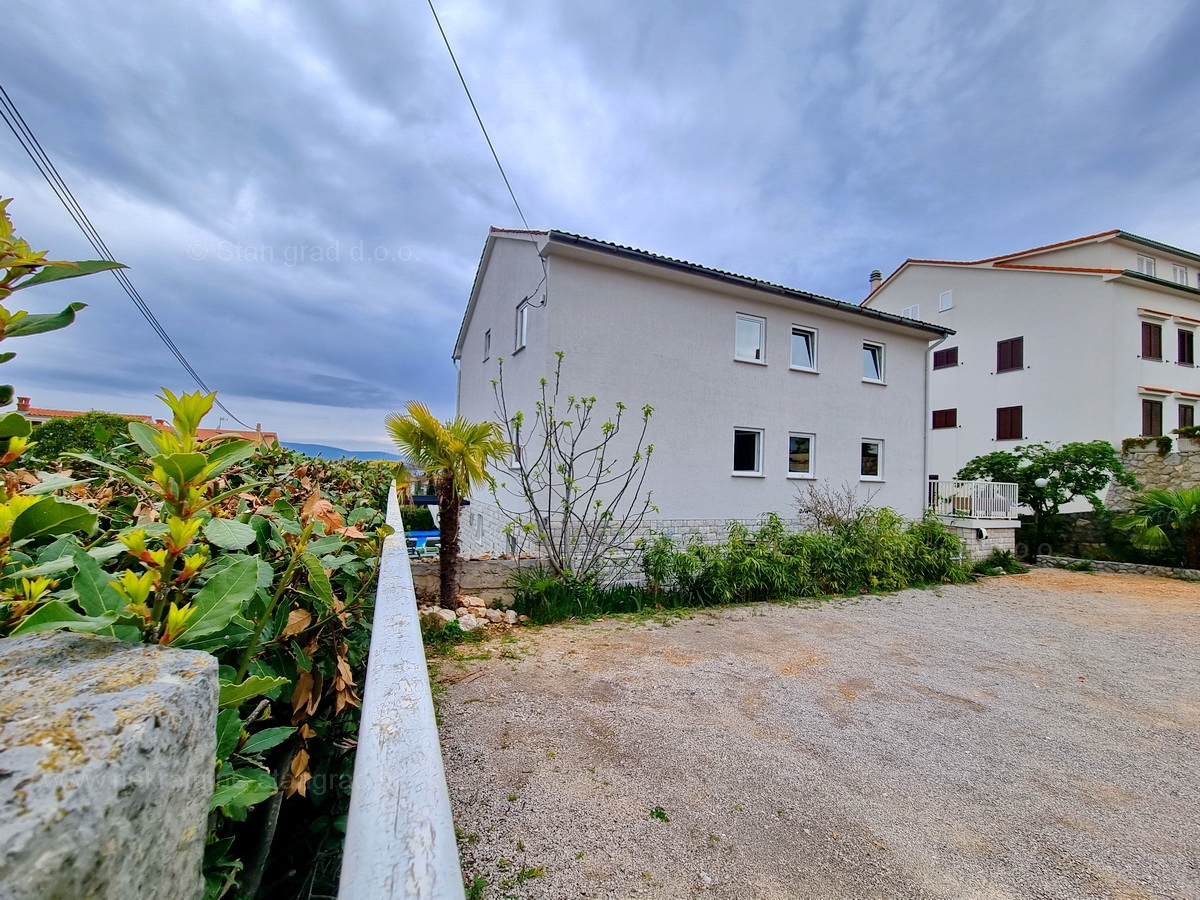 Malinska, vendita di un condominio con due piscine e vista mare!