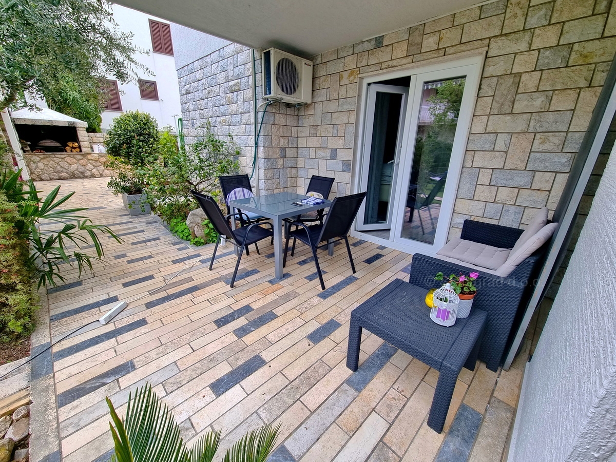 Malinska, vendita di un condominio con due piscine e vista mare!