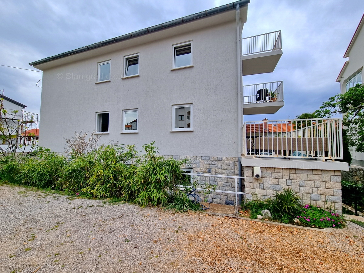 Malinska, vendita di un condominio con due piscine e vista mare!