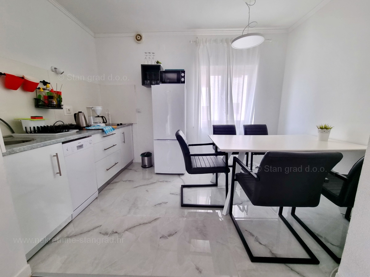 Malinska, vendita di un condominio con due piscine e vista mare!