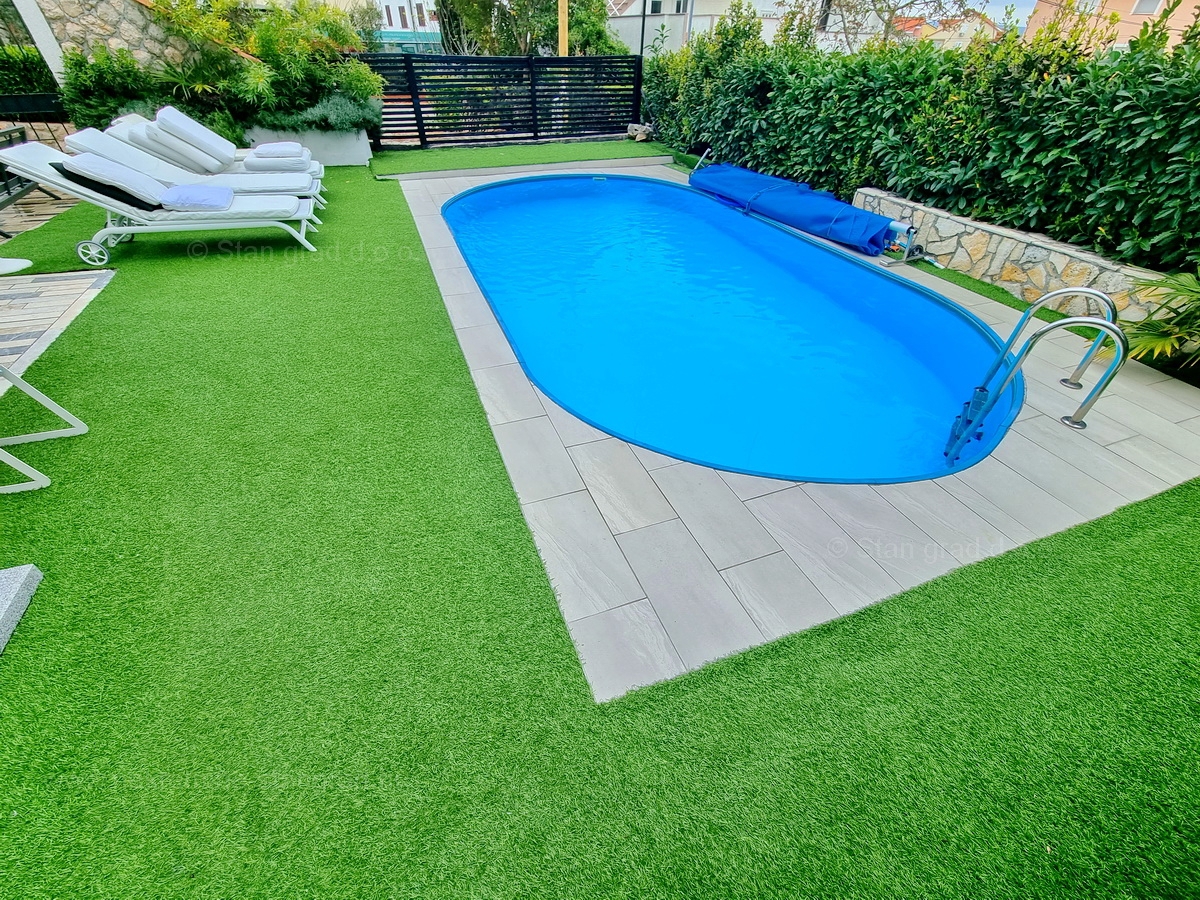 Malinska, vendita di un condominio con due piscine e vista mare!