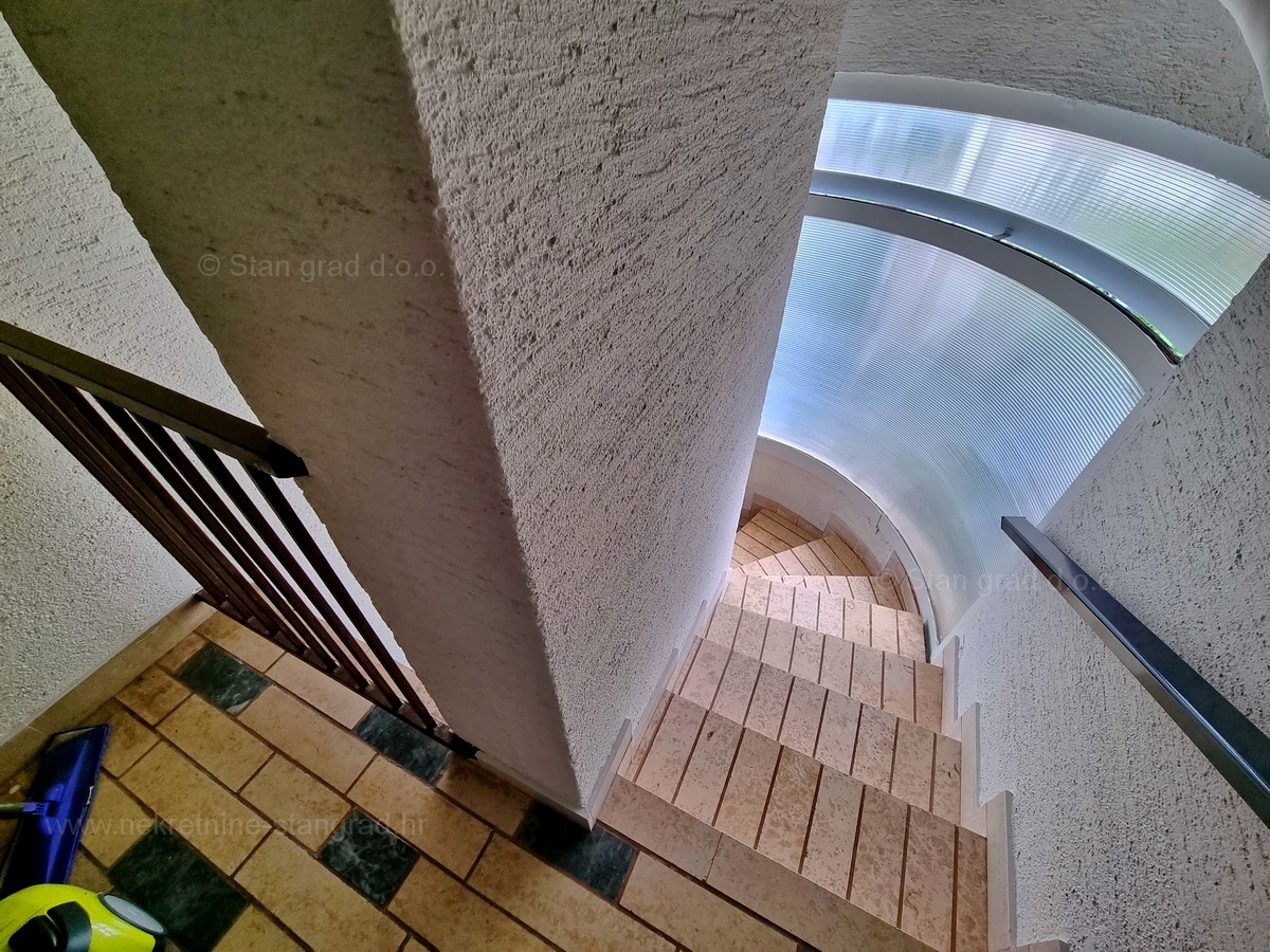 Malinska, vendita di un condominio con due piscine e vista mare!