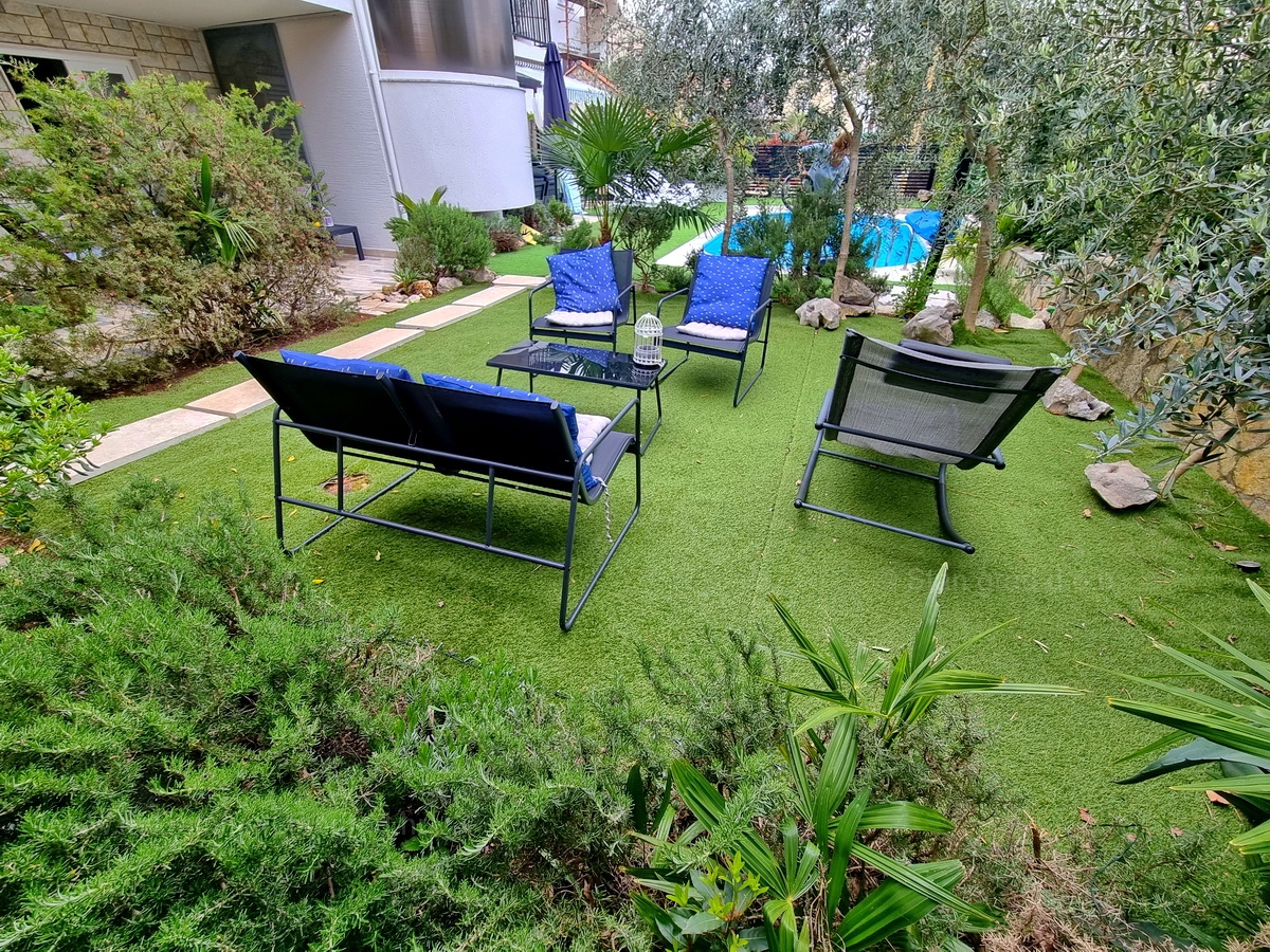 Malinska, vendita di un condominio con due piscine e vista mare!