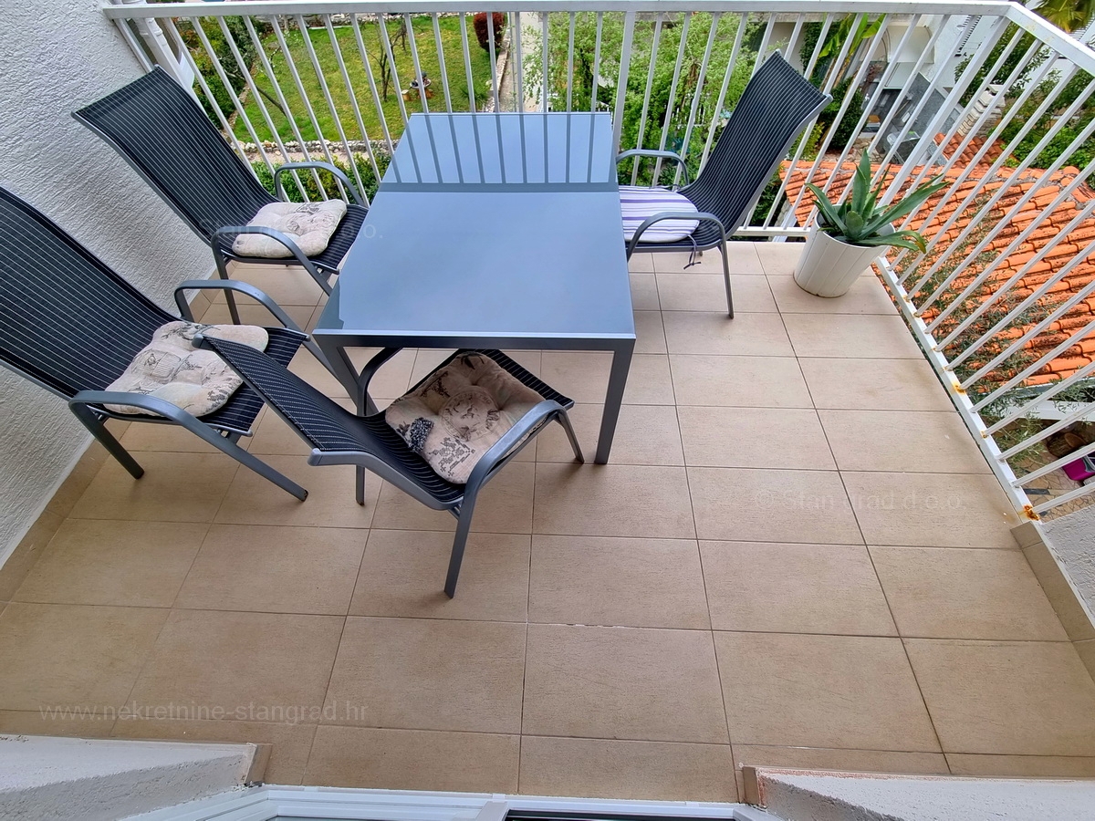 Malinska, vendita di un condominio con due piscine e vista mare!