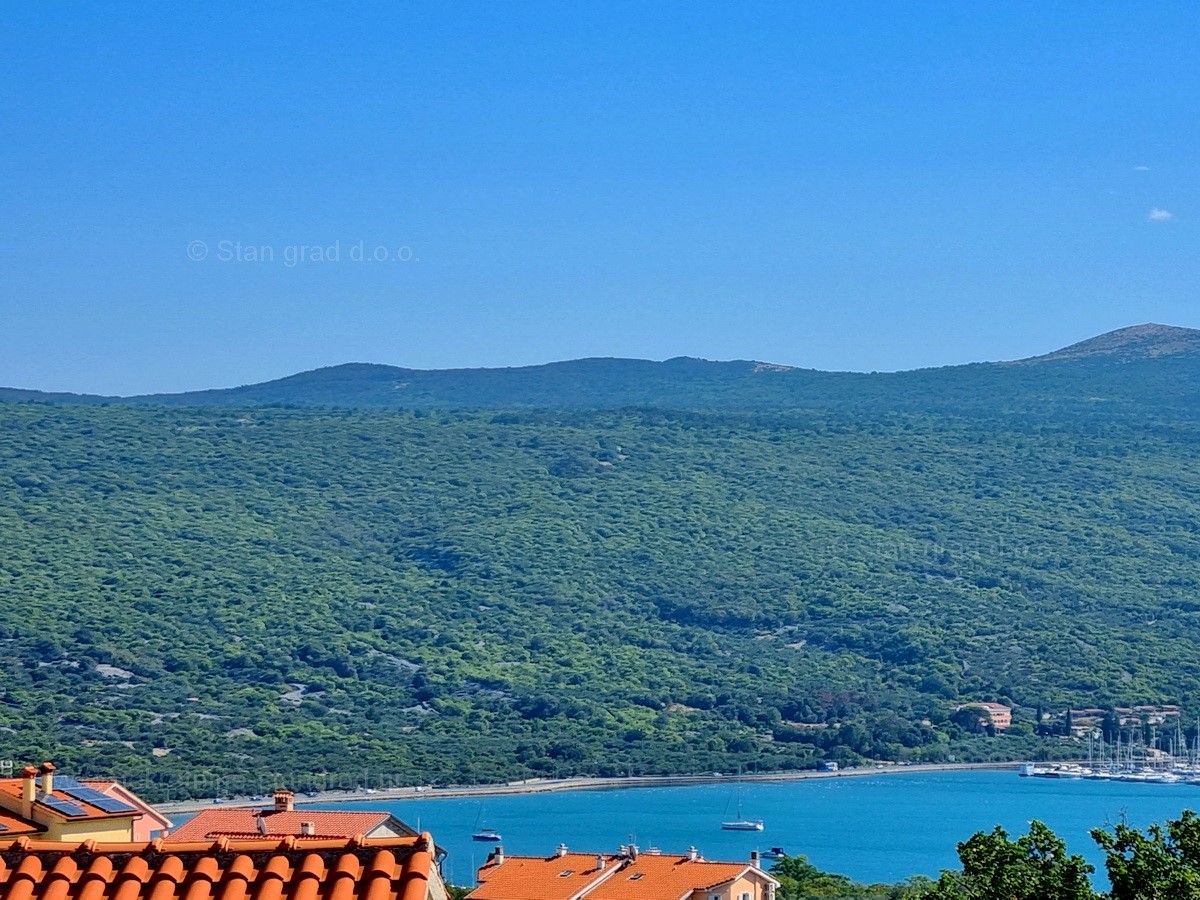 Zona di Krk, appartamento su due piani con vista mare in vendita!