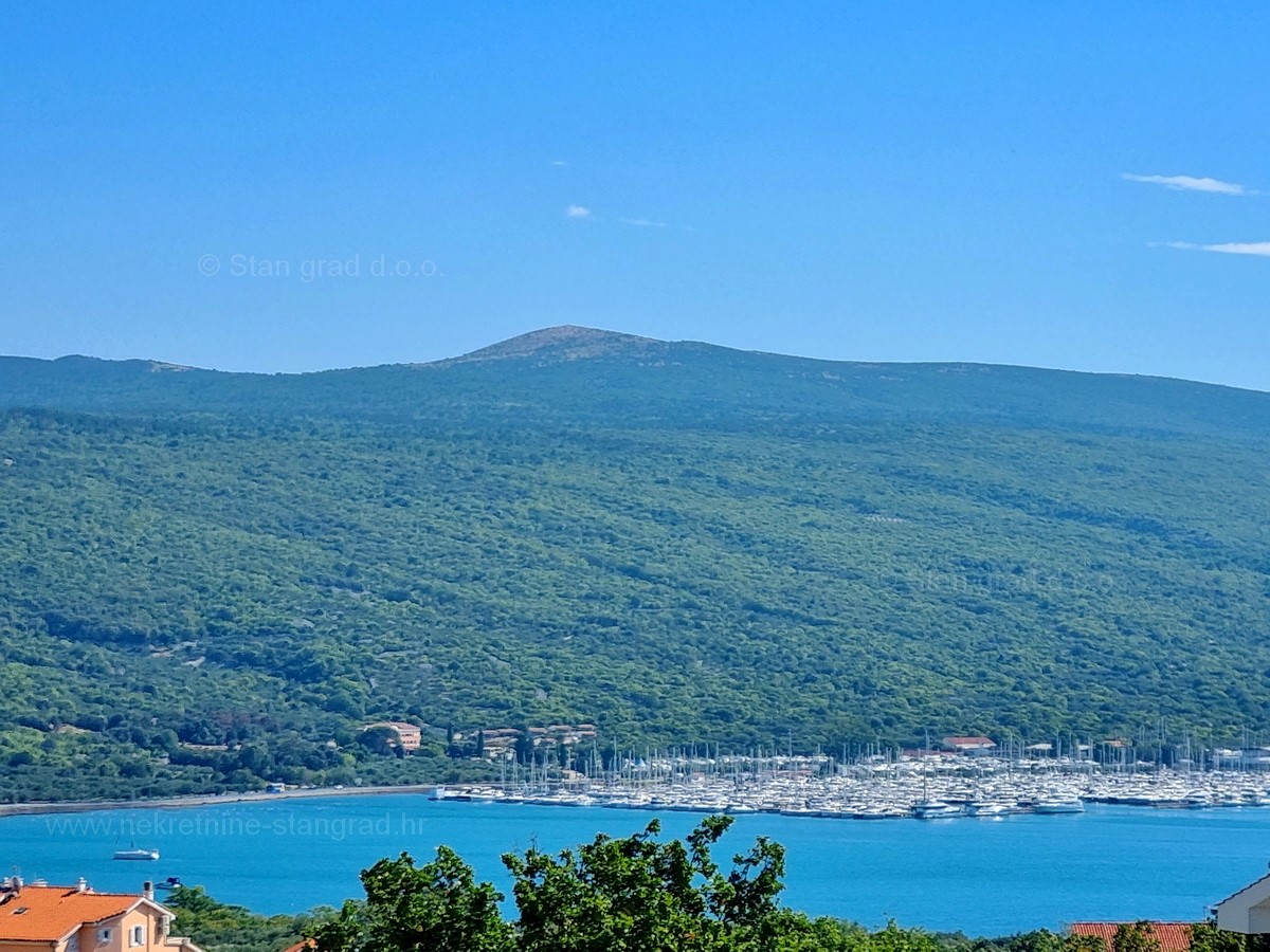 Zona di Krk, appartamento su due piani con vista mare in vendita!