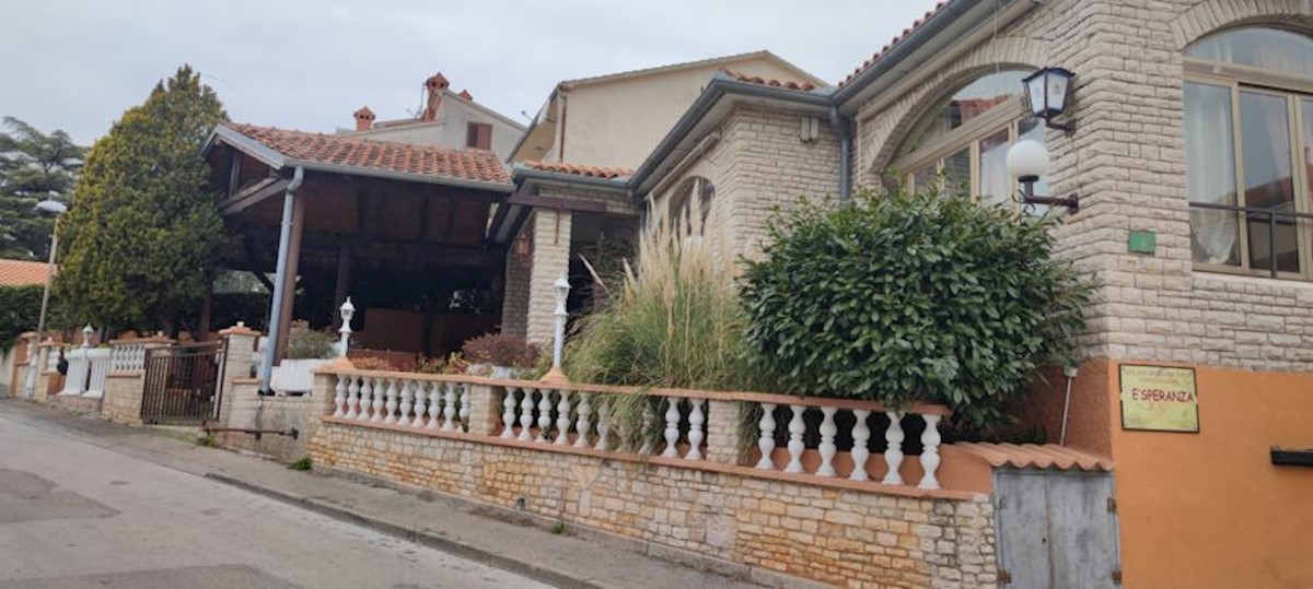 Pula, struttura con funzione di casa di cura, vista mare