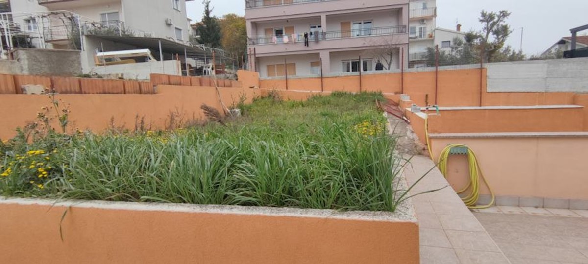 Pula, struttura con funzione di casa di cura, vista mare