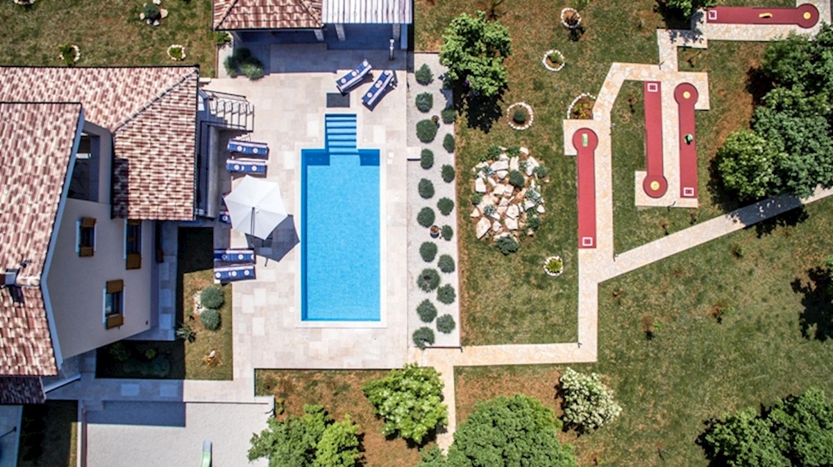 Vicino a Svetvinčent, lussuosa villa su un grande terreno!