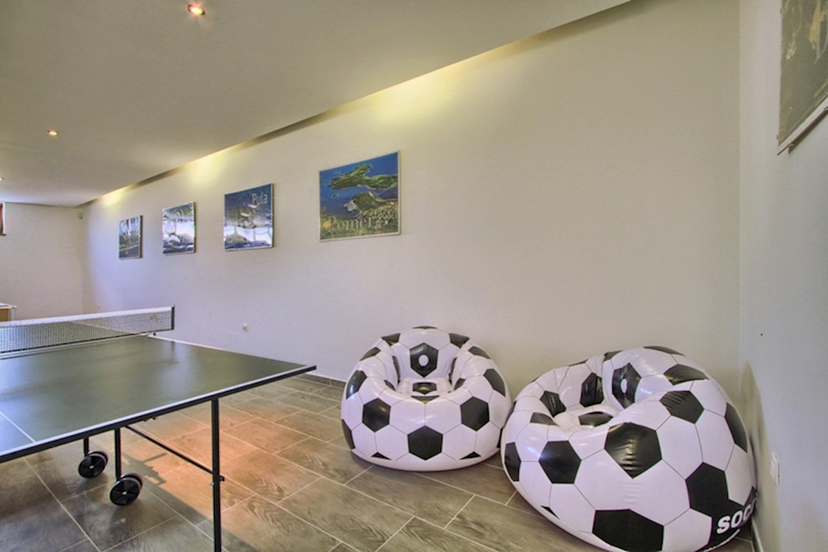 Vicino a Svetvinčent, lussuosa villa su un grande terreno!