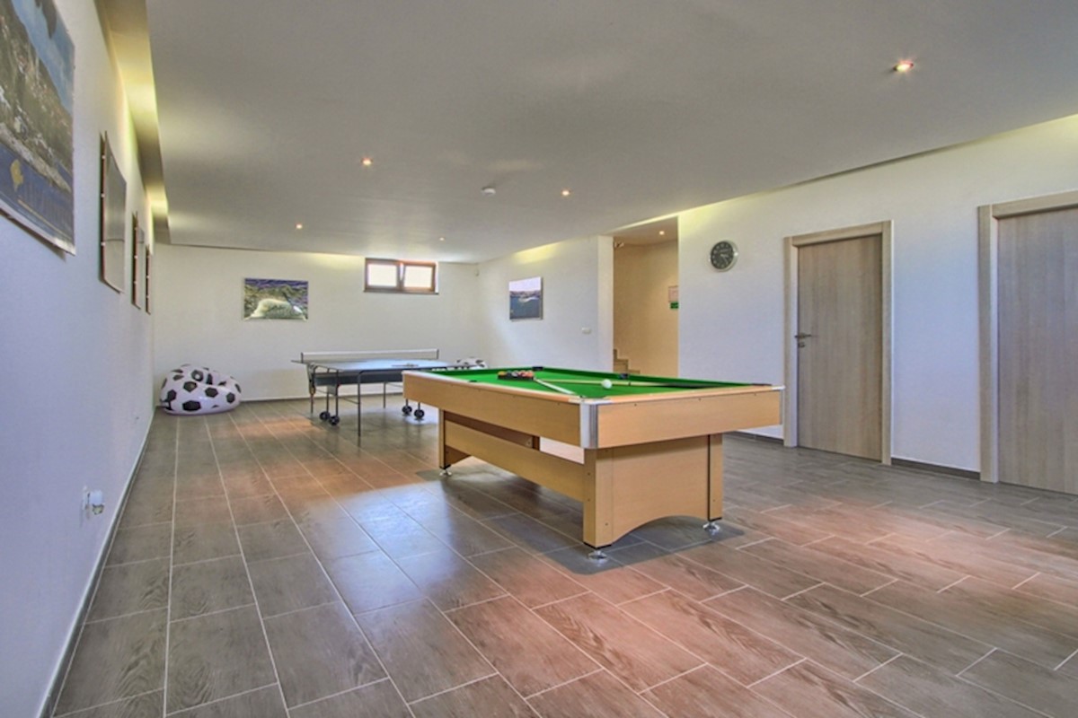 Vicino a Svetvinčent, lussuosa villa su un grande terreno!