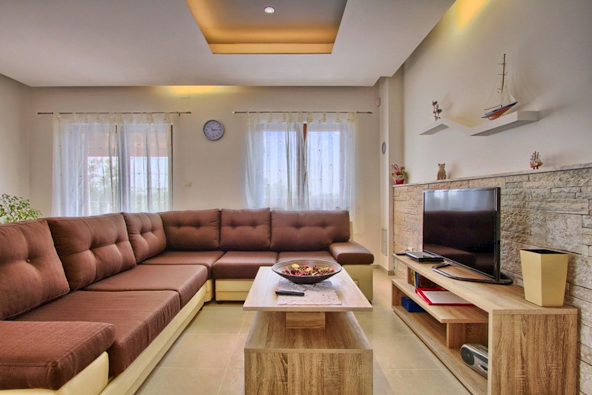 Vicino a Svetvinčent, lussuosa villa su un grande terreno!