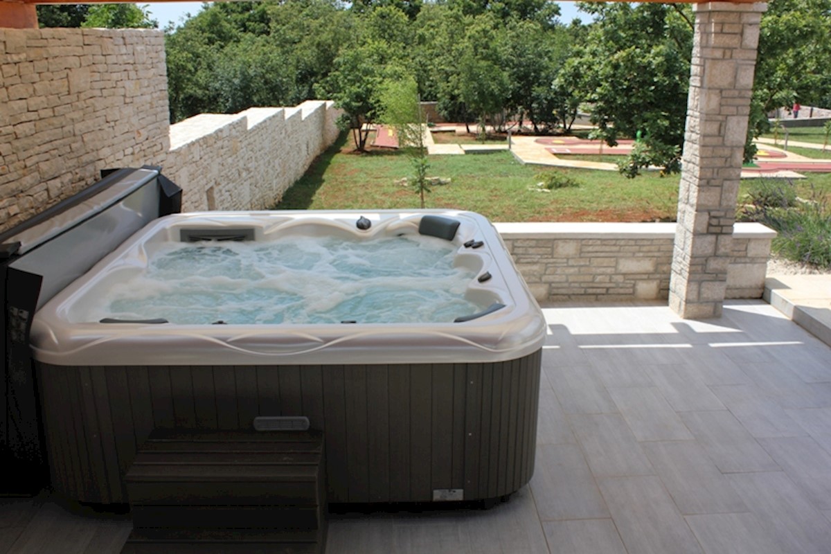 Vicino a Svetvinčent, lussuosa villa su un grande terreno!