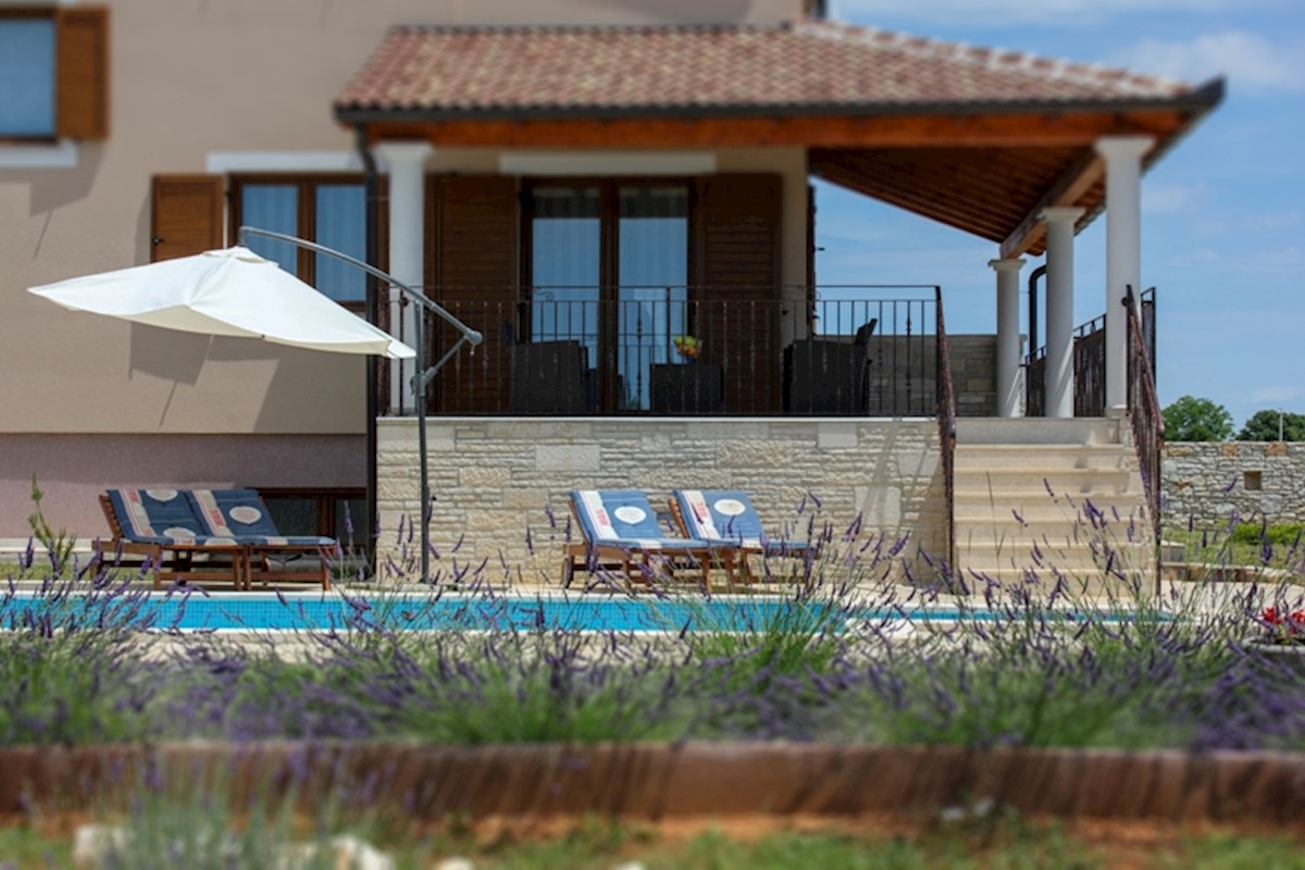 Vicino a Svetvinčent, lussuosa villa su un grande terreno!