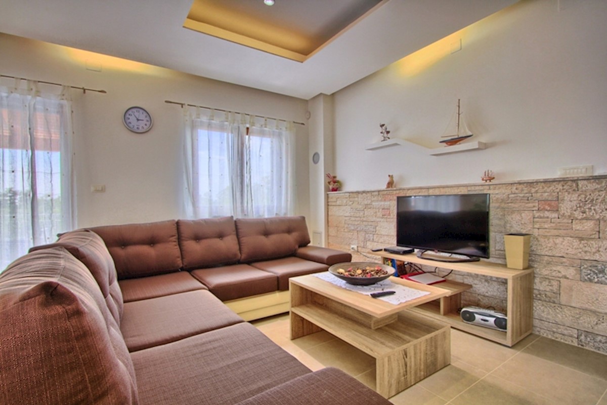 Vicino a Svetvinčent, lussuosa villa su un grande terreno!