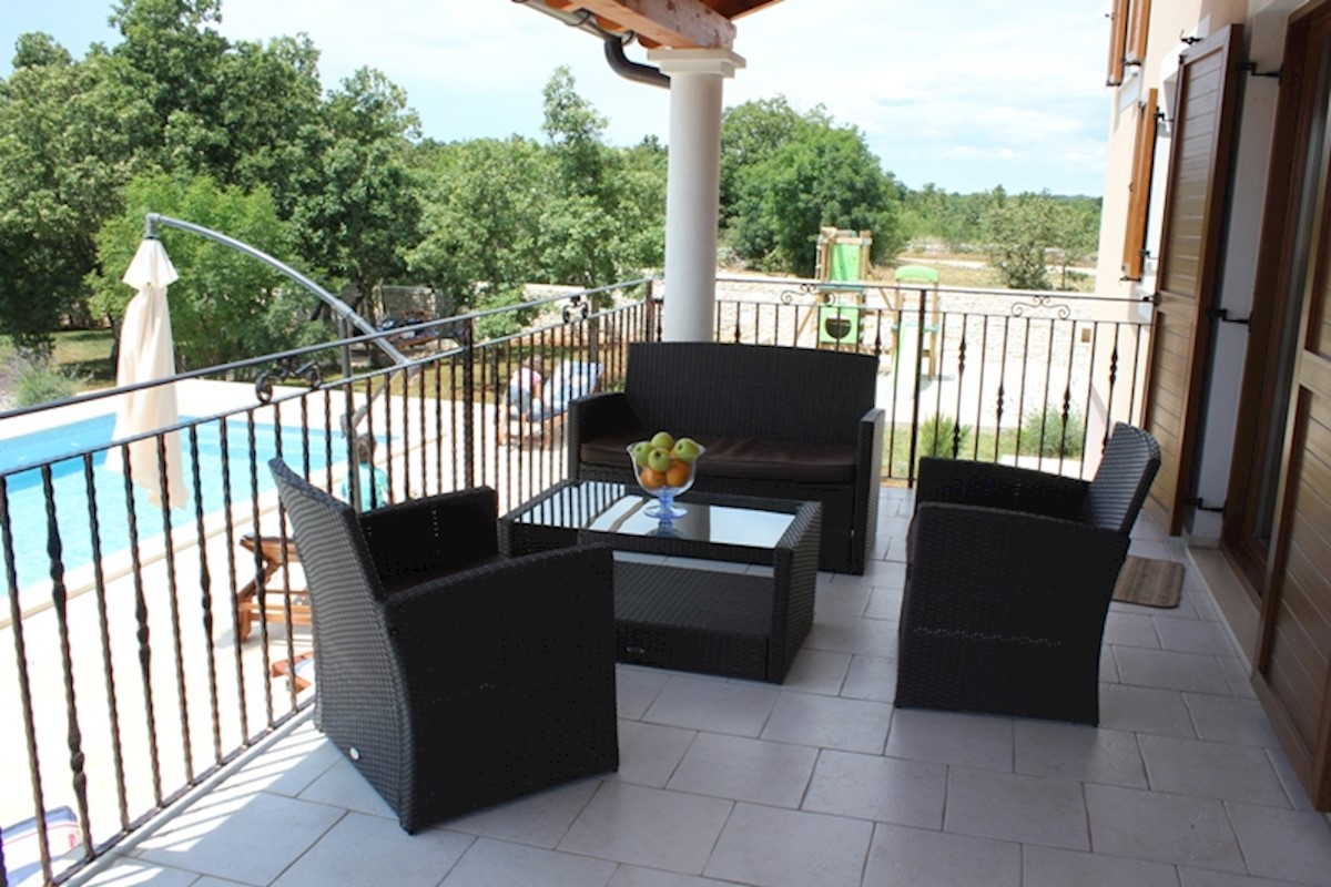 Vicino a Svetvinčent, lussuosa villa su un grande terreno!