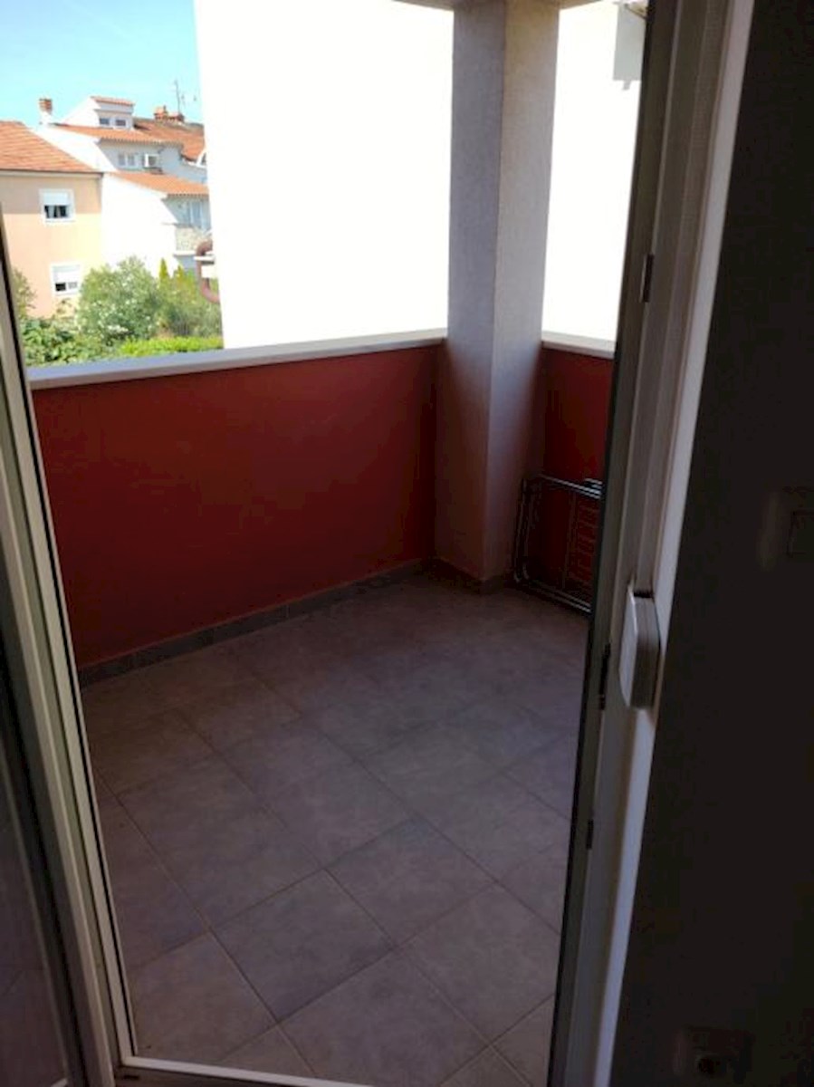 In vendita è un appartamento spazioso e moderno a Valbandon