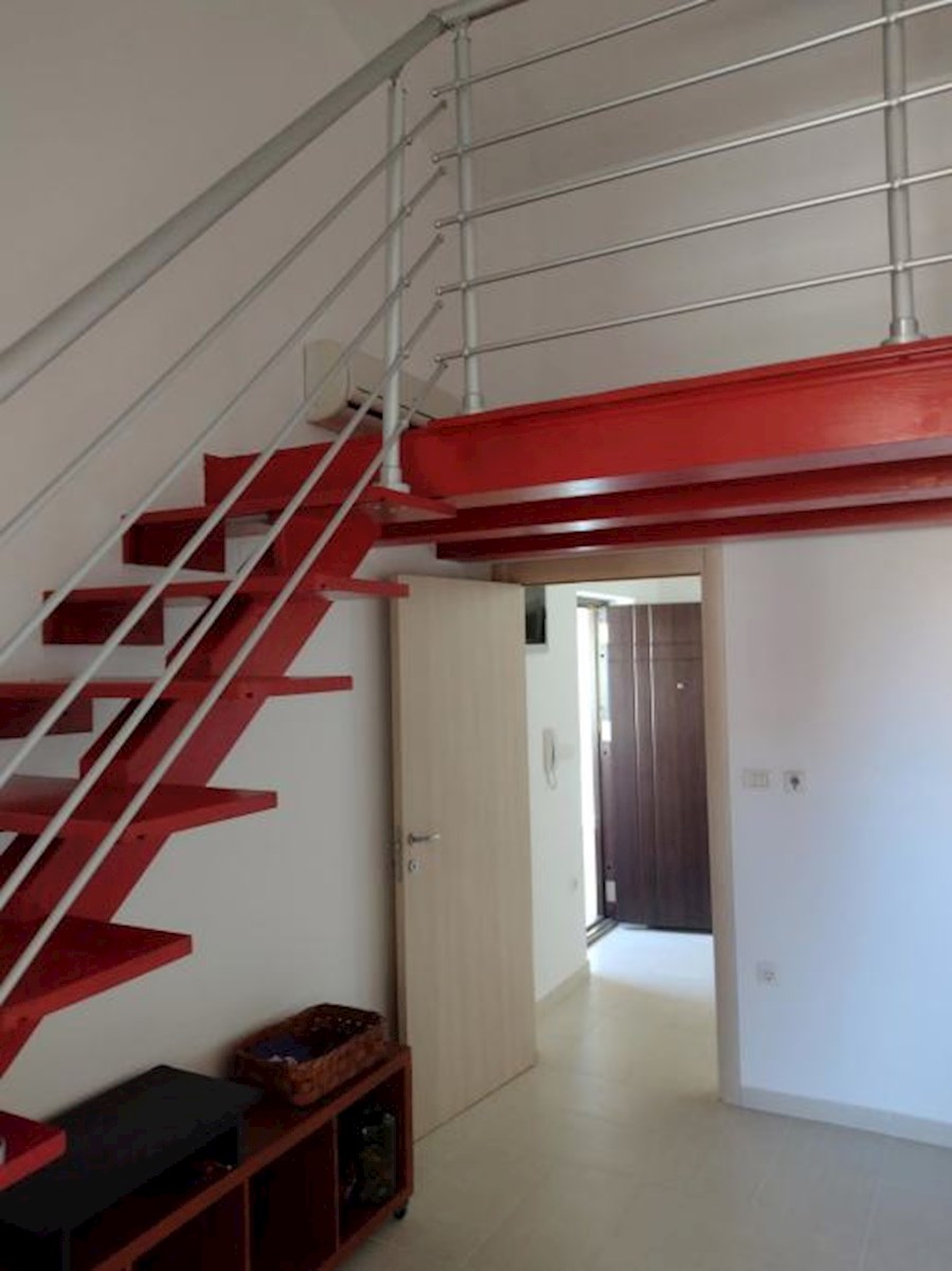 In vendita è un appartamento spazioso e moderno a Valbandon