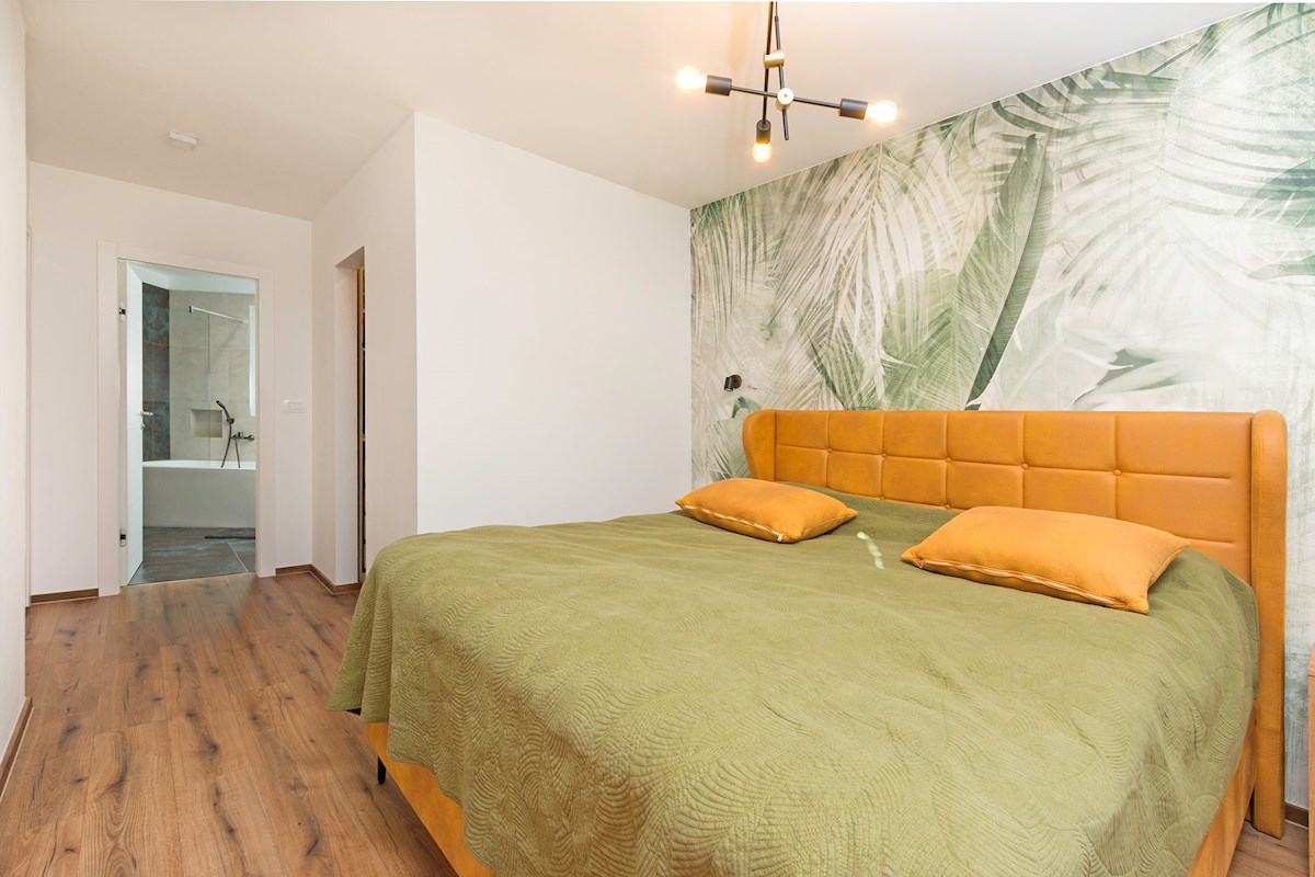 Vendesi - Moderna casa familiare con ampio terreno, a 1 km dal mare