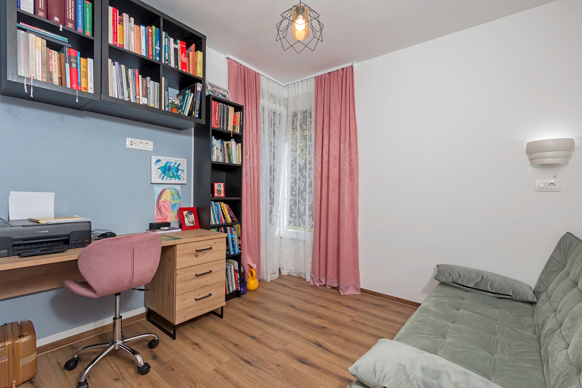 Vendesi - Moderna casa familiare con ampio terreno, a 1 km dal mare