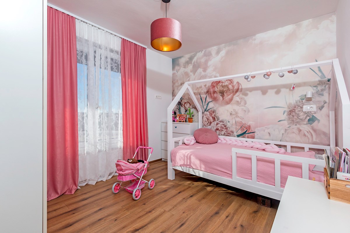Vendesi - Moderna casa familiare con ampio terreno, a 1 km dal mare