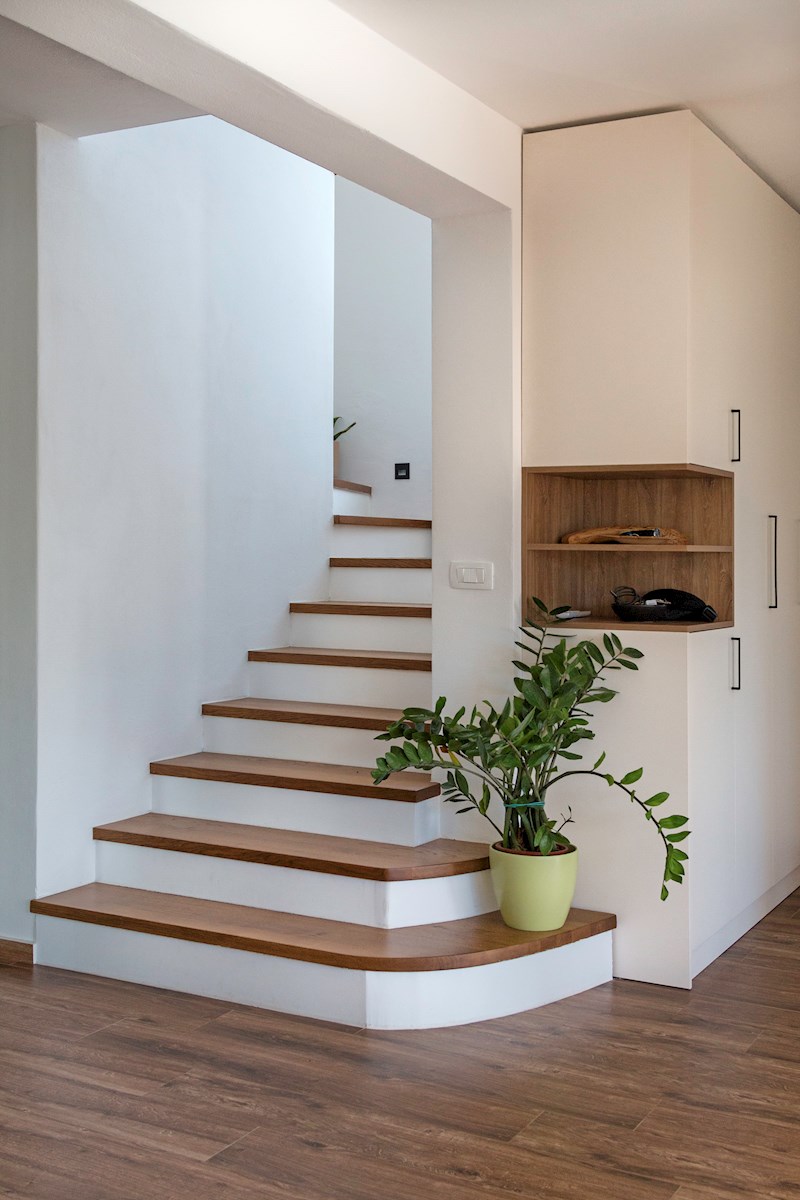Vendesi - Moderna casa familiare con ampio terreno, a 1 km dal mare