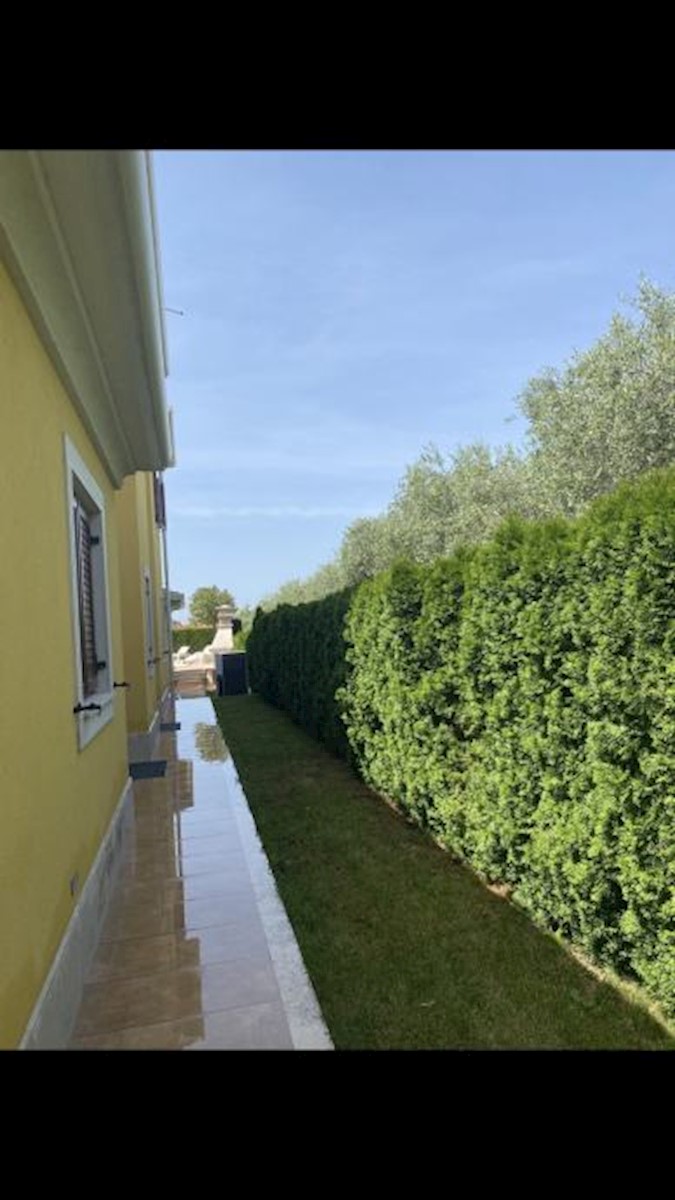 Fasana, villa 200 m2, vicino al mare, piscina, posizione eccellente