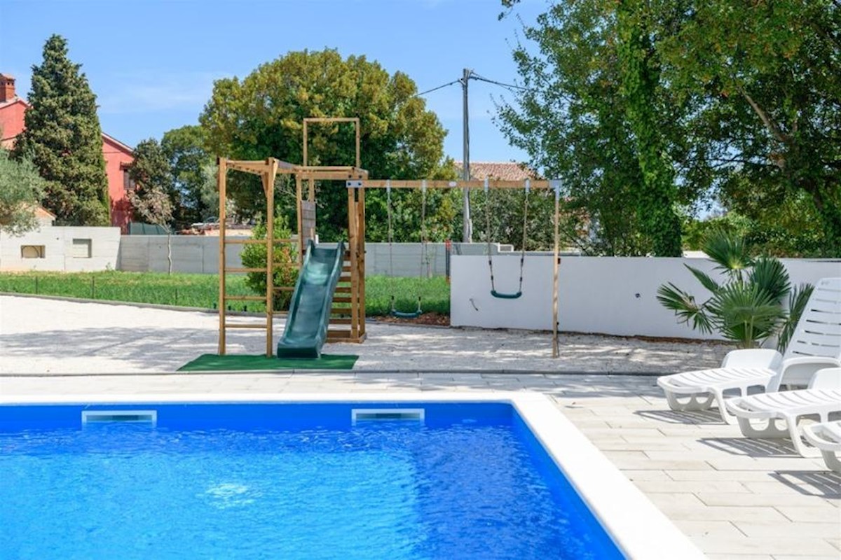 Dintorni di Marčana, casa in pietra di 260 m2 con piscina, 1000 m2 di terreno