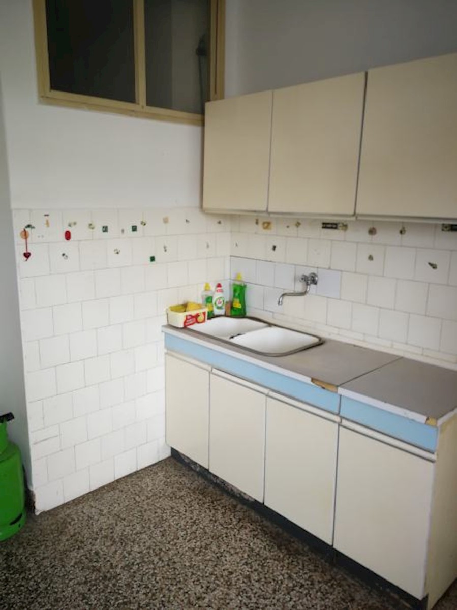 Appartamento da ristrutturare, 76 m2, Pola