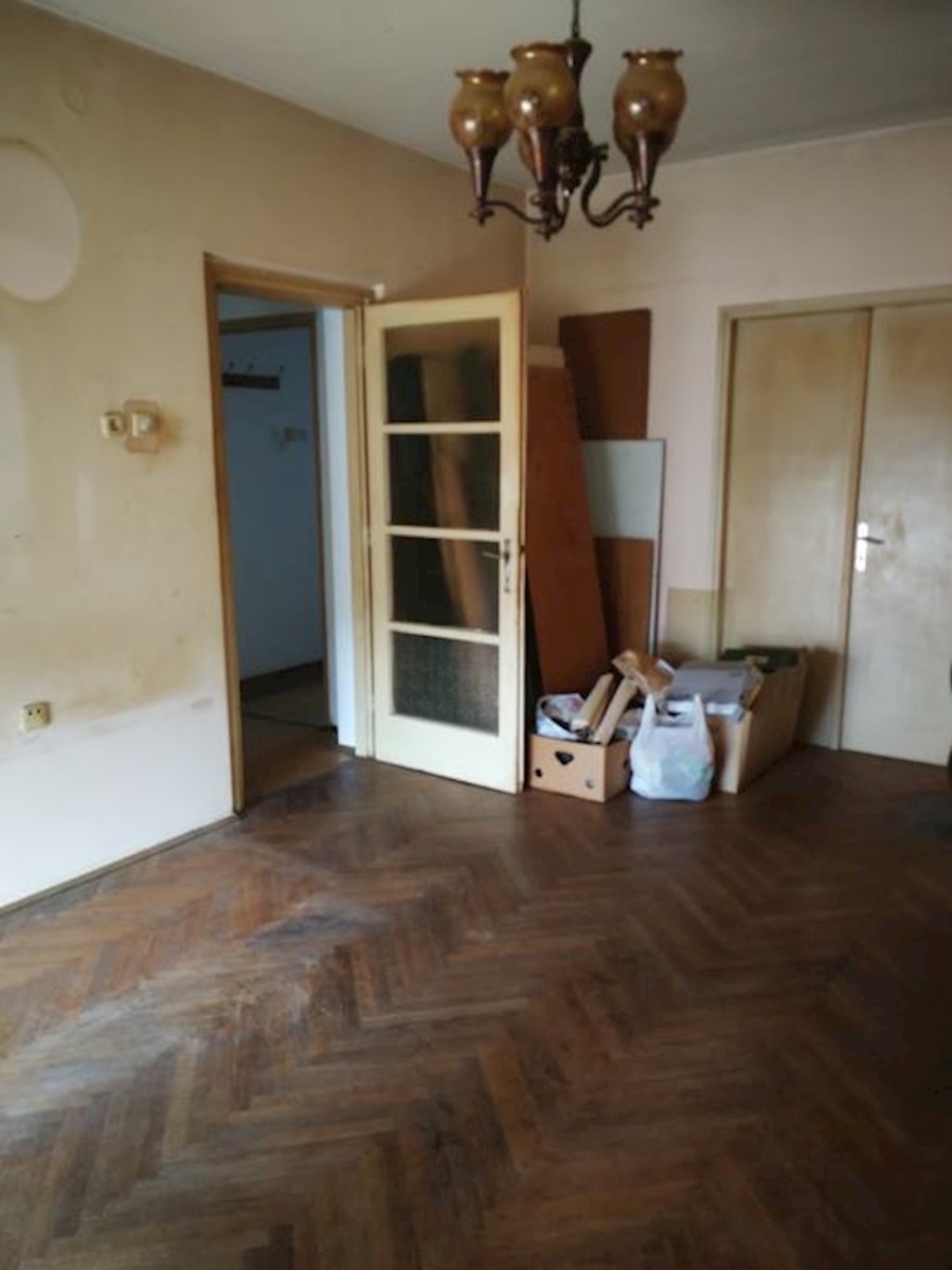 Appartamento da ristrutturare, 76 m2, Pola