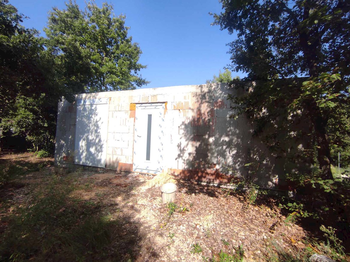 Casolare in costruzione - Šišan