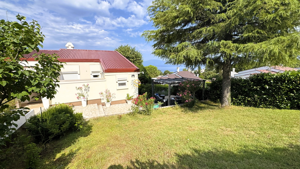 Njivice, spaziosa casa al piano terra con vista mare!