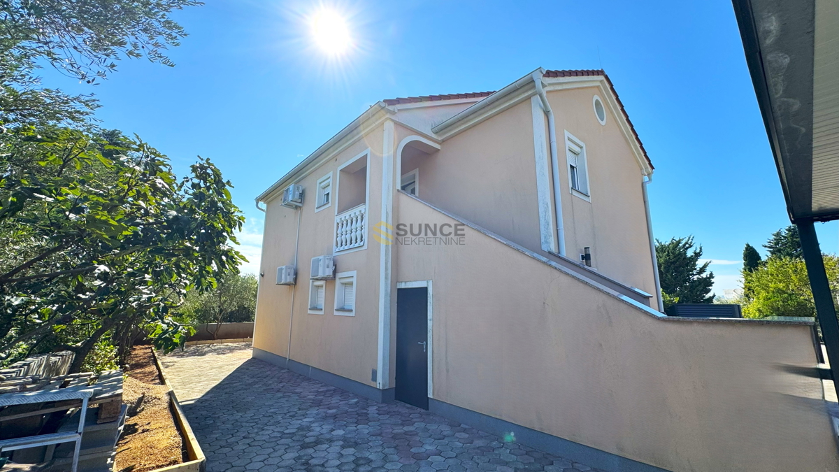 Città di Krk, casa indipendente con due appartamenti separati e vista mare!