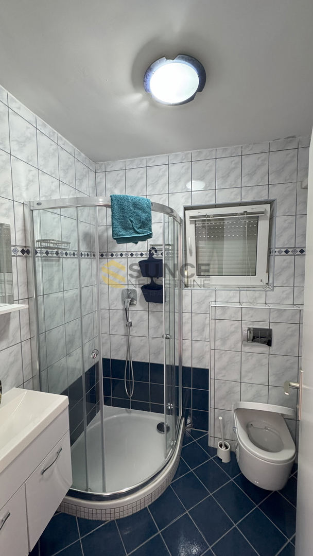 Città di Krk, casa indipendente con due appartamenti separati e vista mare!