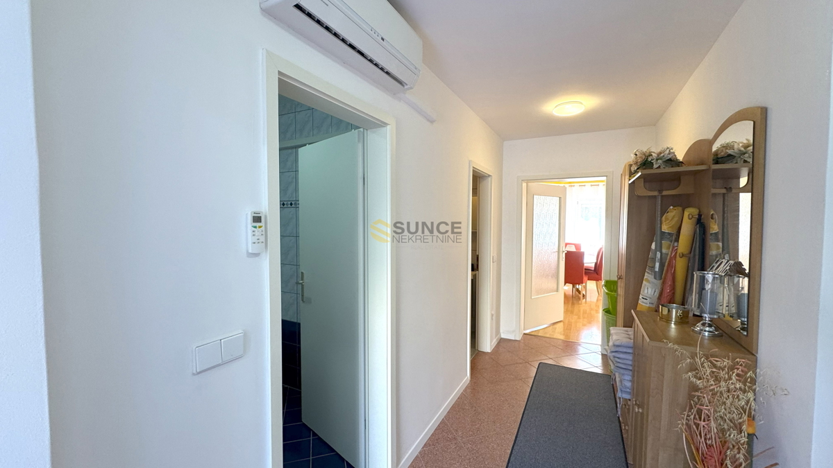 Città di Krk, casa indipendente con due appartamenti separati e vista mare!