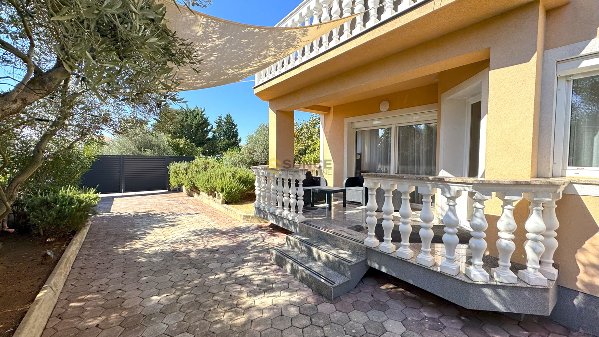 Città di Krk, casa indipendente con due appartamenti separati e vista mare!